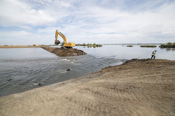 Lookout_Slough_Breach