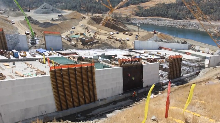 image of construction of the main Oroville spillway